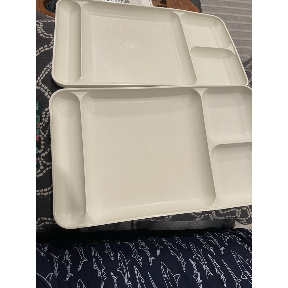 TUPPERWARE Divided Trays Plates Cafeteria Lunch Buffet Almond 1535‎ Set of 2